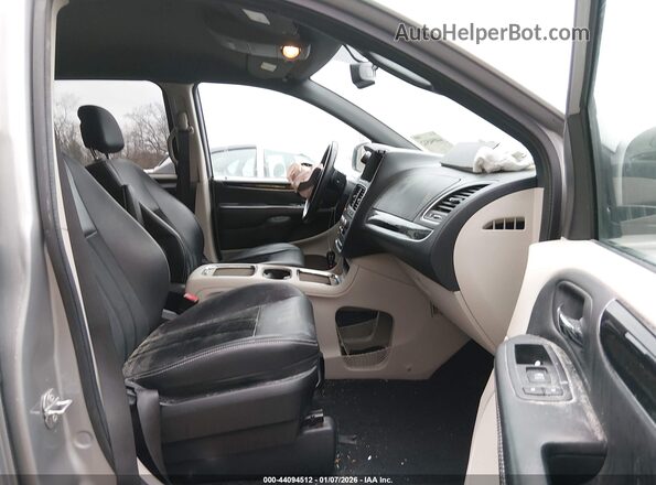 2C4RDGCG9JR210245 2018 DODGE GRAND CARAVAN Silver Front interior view