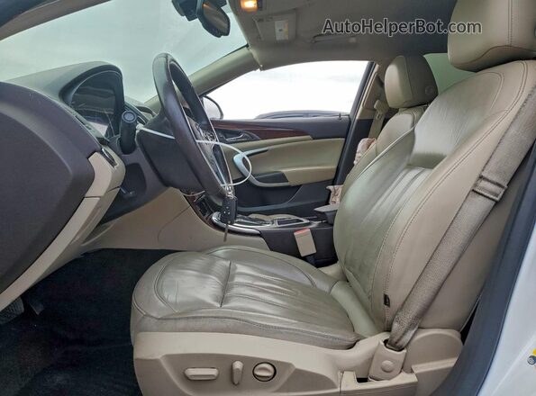 2G4GK5EX1G9161982 2016 BUICK REGAL White Vista interior delantera