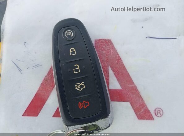 2LMHJ5AT7KBL01789 2019 LINCOLN MKT Maroon Vista del salpicadero