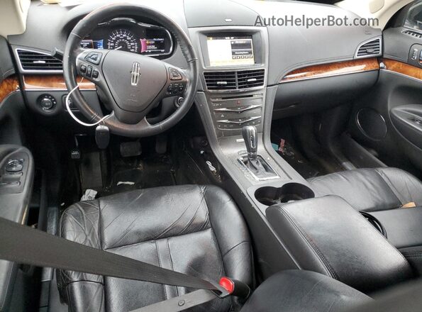 2LMHJ5AT8HBL01048 2017 LINCOLN MKT Black Dashboard view