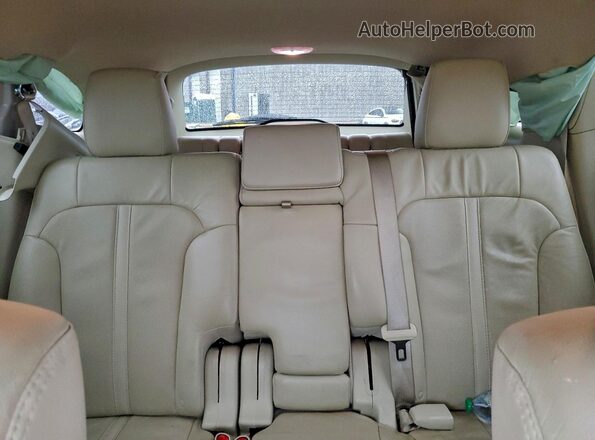 2LMHJ5AT9KBL02877 2019 LINCOLN MKT White Vista de los asientos traseros