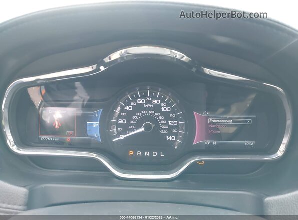 2LMHJ5NK4KBL04425 2019 LINCOLN MKT Black Rear seats view