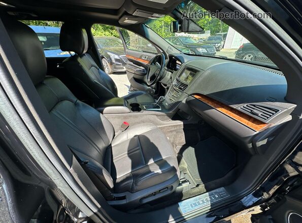 2LMHJ5NK7JBL02473 2018 LINCOLN MKT Black Widok z przodu