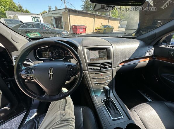 2LMHJ5NK7JBL02473 2018 LINCOLN MKT Black Widok wnętrza z tyłu
