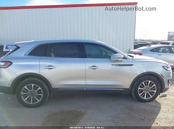 2LMPJ6K94KBL32261 2019 LINCOLN NAUTILUS Серебряный Вид задней части салона