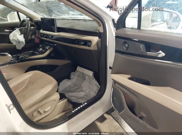 2LMPJ8K97PBL02805 2023 LINCOLN NAUTILUS White Front interior view