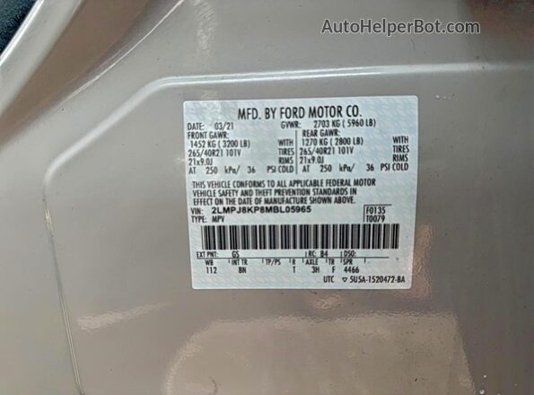 2LMPJ8KP8MBL05965 2021 LINCOLN NAUTILUS Cream უკანა სალონის ხედი