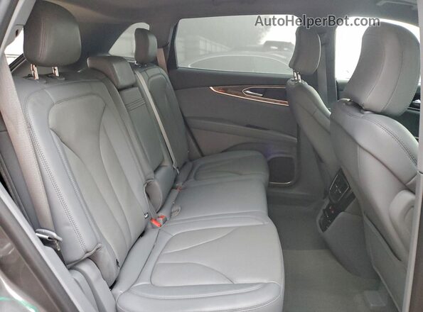 2LMPJ8KP8NBL01142 2022 LINCOLN NAUTILUS Gray Вид задньої частини салону