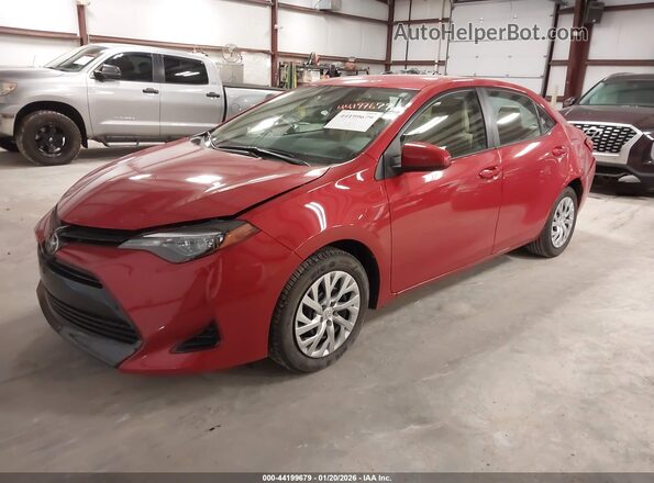 2T1BURHE6JC020083 2018 TOYOTA LL Red Vista tres cuartos delantera izquierda