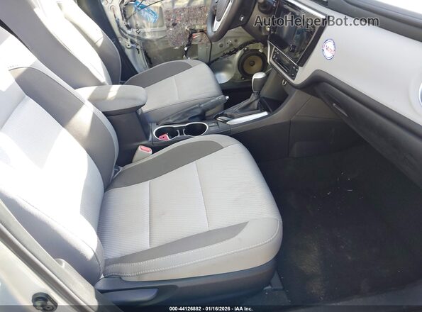 2T1BURHE8HC814481 2017 TOYOTA LL Silver წინა სალონის ხედი