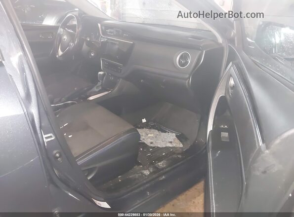 2T1BURHE8JC972857 2018 TOYOTA LL Gray Front interior view