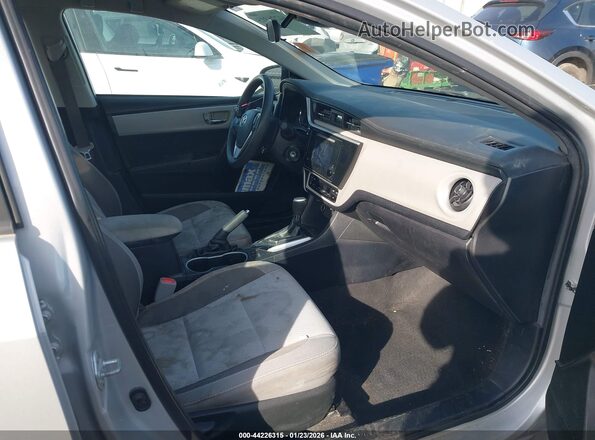2T1BURHEXKC126747 2019 TOYOTA LL Серебряный Вид салона спереди