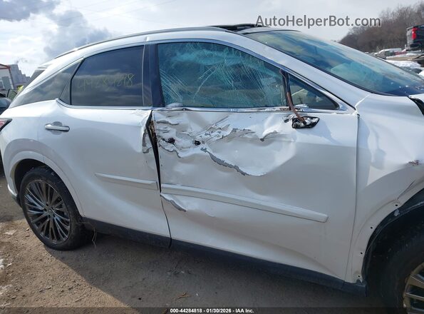 2T2BBMCA5PC003454 2023 LEXUS RX 350H White Vista interior trasera