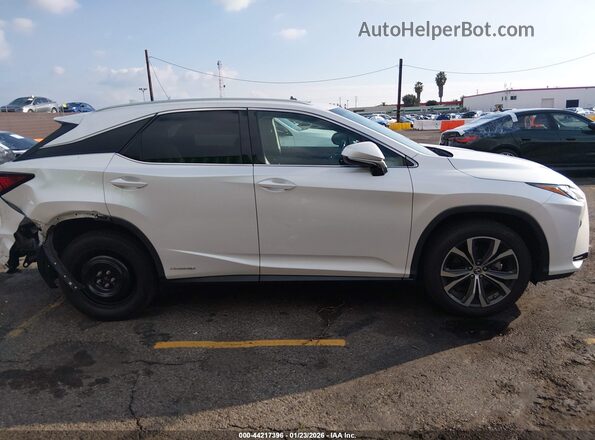 2T2BGMCA5JC022997 2018 LEXUS RX 450H White Widok wnętrza z tyłu