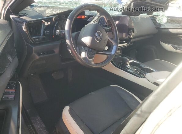 2T2GGCEZ8PC031575 2023 LEXUS NX Silver Вид панелі приладів