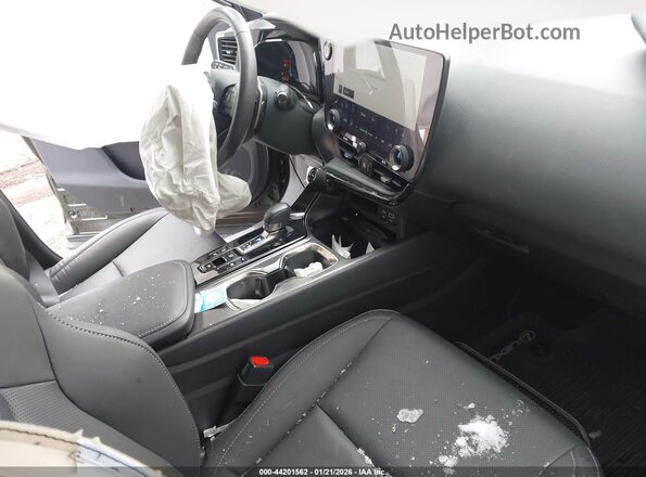 2T2GKCEZ9RC029769 2024 LEXUS NX 350H Green Widok wnętrza z przodu
