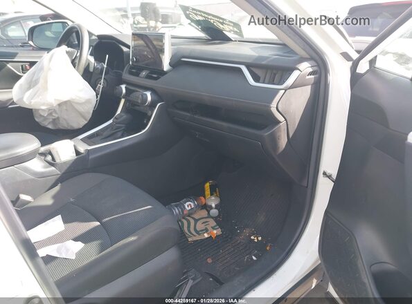 2T3G1RFV1PC356127 2023 TOYOTA LE White Vista interior delantera