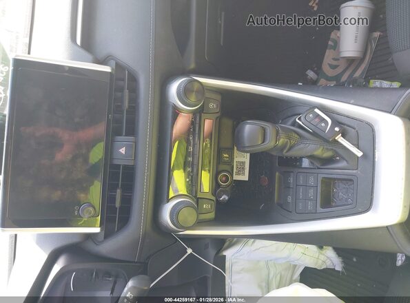 2T3G1RFV1PC356127 2023 TOYOTA LE White Vista del salpicadero