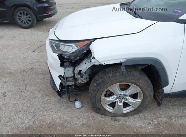 2T3P1RFV7KC044435 2019 TOYOTA LE Белый Вид спереди