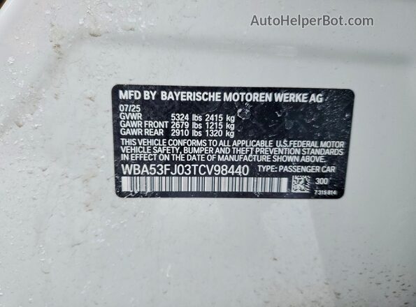 WBA53FJ03TCV98440 2026 BMW 5 SERIES White VIN კოდის სტიკერის ხედი