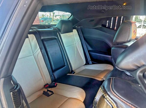 2C3CDZBT6NH207173 2022 DODGE CHALLENGER Silver Front interior view