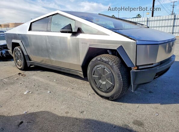 7G2CEHED7RA033076 2024 TESLA CYBERTRUCK Silver Vista frontal