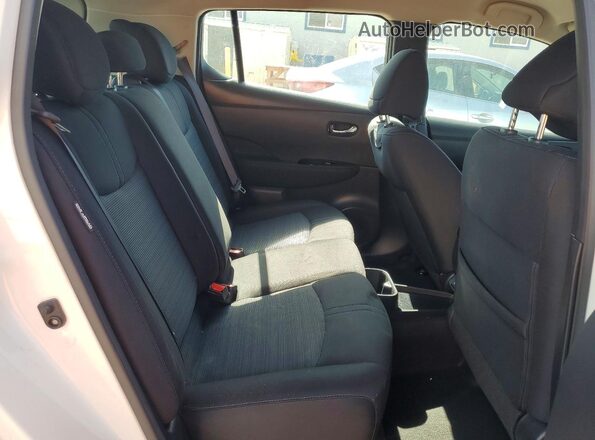 1N4CZ1CV4PC557962 2023 NISSAN LEAF White Widok wnętrza z tyłu
