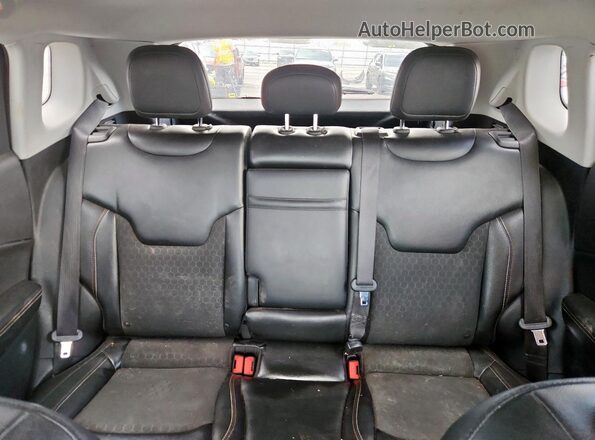 3C4NJCBBXJT408559 2018 JEEP COMPASS Gray Widok tylnych siedzeń