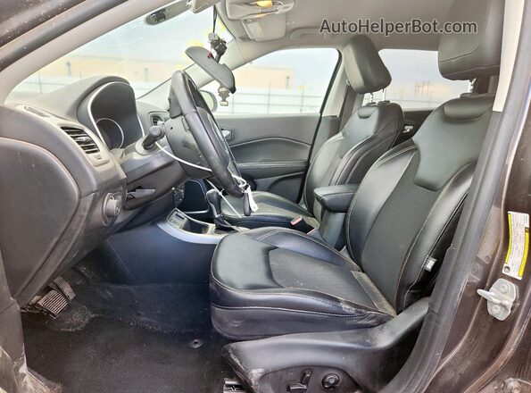 3C4NJCBBXJT408559 2018 JEEP COMPASS Gray Widok wnętrza z przodu