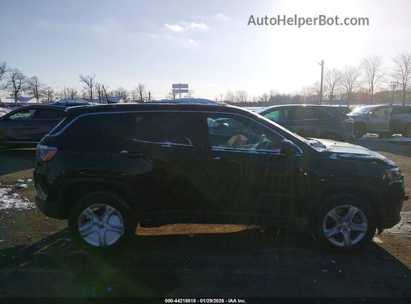 3C4NJDAN4PT557625 2023 JEEP COMPASS Black Սալոնի հետևի տեսք