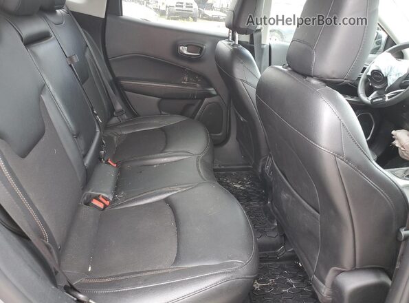 3C4NJDBB4MT593069 2021 JEEP COMPASS Silver Вид задньої частини салону