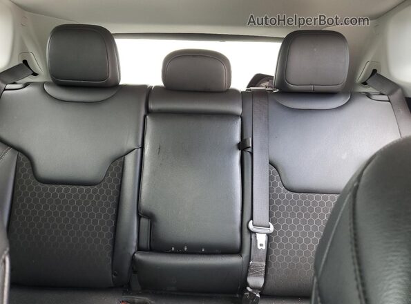 3C4NJDBB4MT593069 2021 JEEP COMPASS Silver Вид задніх сидінь