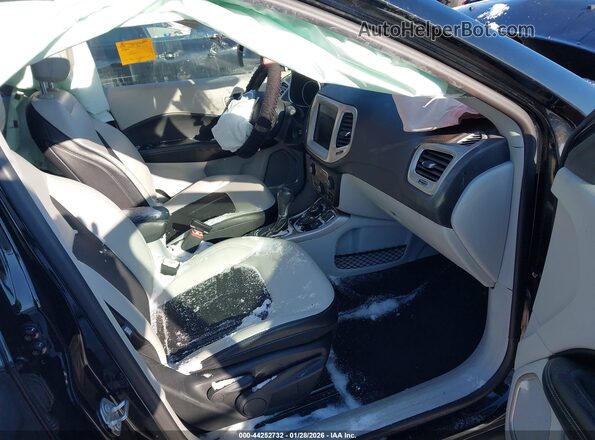 3C4NJDBB5HT660526 2017 JEEP NEW COMPASS Черный Вид салона спереди