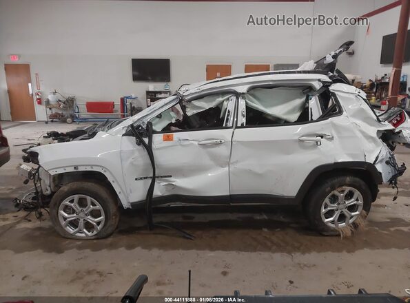 3C4NJDBN2RT109661 2024 JEEP COMPASS White Widok wnętrza z tyłu
