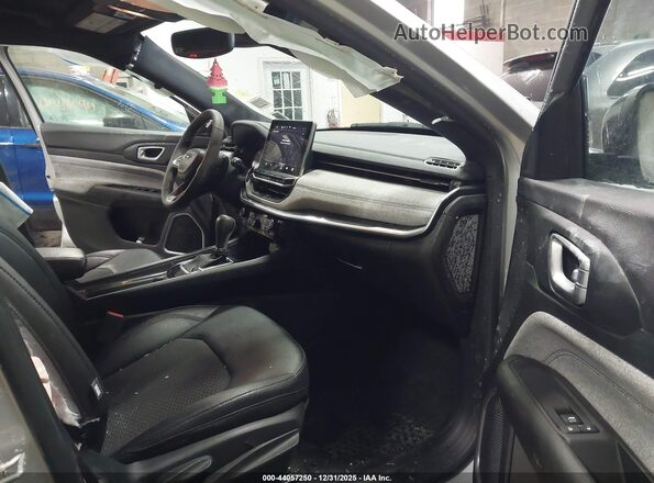 3C4NJDBN8RT113889 2024 JEEP COMPASS Silver Vista interior delantera