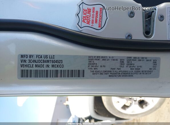 3C4NJDCB4MT604523 2021 JEEP COMPASS White Вид підкапотного простору