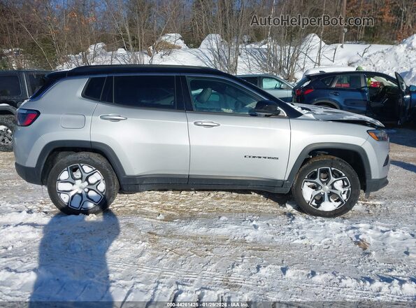 3C4NJDCN1RT132573 2024 JEEP COMPASS Silver უკანა სალონის ხედი