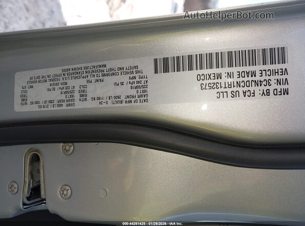 3C4NJDCN1RT132573 2024 JEEP COMPASS Silver ძრავის განყოფილების ხედი