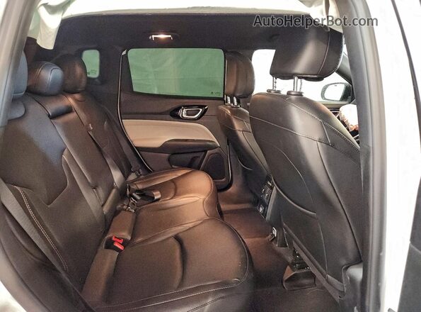 3C4NJDCN6RT167626 2024 JEEP COMPASS Белый Вид задней части салона