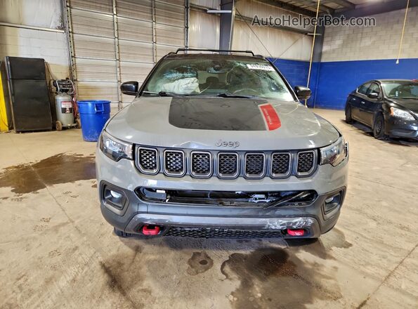 3C4NJDDN5PT523883 2023 JEEP COMPASS Gray Front view