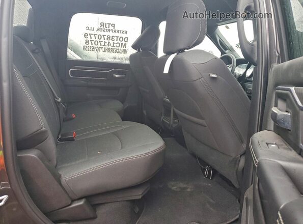 3C63RRHL7TG153259 2026 RAM 3500 Charcoal Vista de los asientos traseros