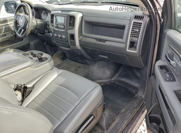 3C6JR6DG0KG500640 2019 RAM 1500 Gray Dashboard view
