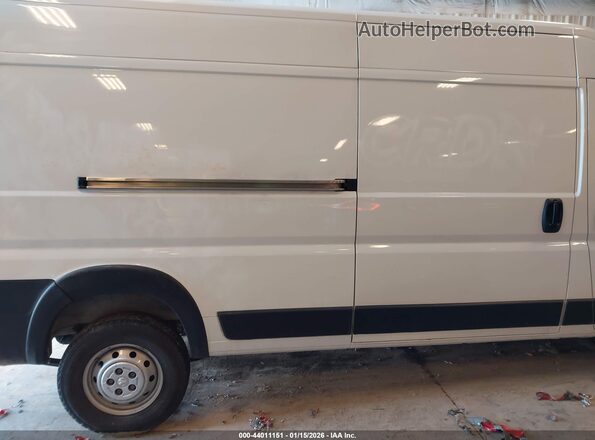 3C6LRVDG7NE108631 2022 RAM PROMASTER 2500 White Vista interior trasera