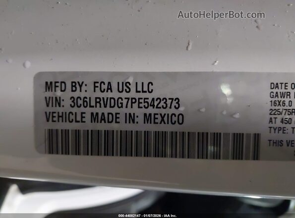 3C6LRVDG7PE542373 2023 RAM PROMASTER 2500 White Widok komory silnika