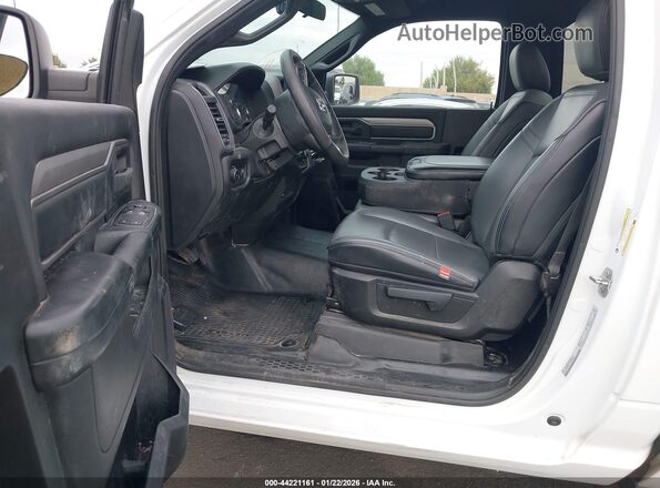 3C6MR4AJ6NG296450 2022 RAM 2500 White წინა სალონის ხედი