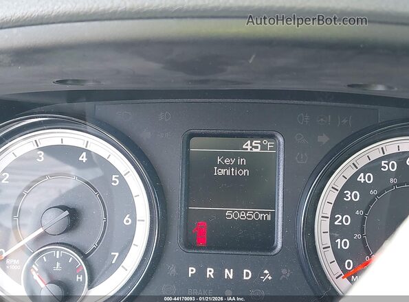 3C6RR7KT1LG130700 2020 RAM 1500 CLASSIC Gray Widok tylnych siedzeń