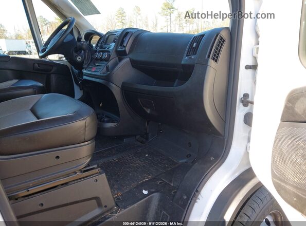 3C6TRVBG6LE106207 2020 RAM PROMASTER 1500 Белый Вид салона спереди