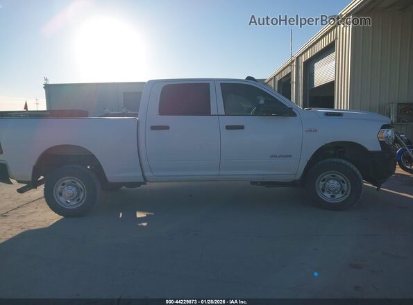 3C6UR5CJ2NG130977 2022 RAM 2500 White უკანა სალონის ხედი