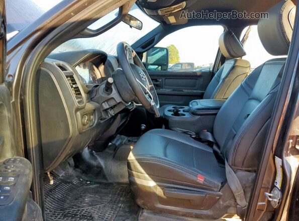 3C6UR5CJ6RG369809 2024 RAM 2500 Gray Вид салону спереду