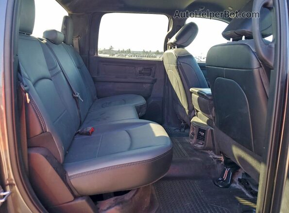3C6UR5CJ6RG369809 2024 RAM 2500 Charcoal Widok tylnych siedzeń